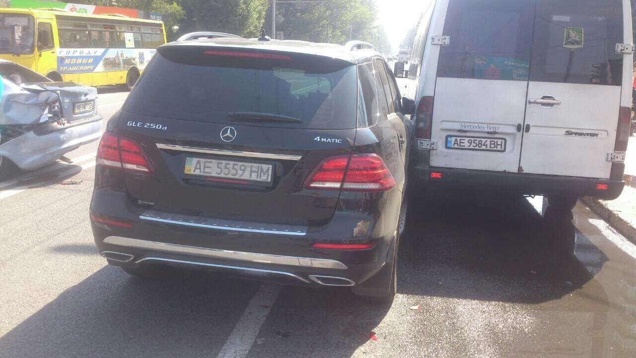 Тройное ДТП на Калиновой: столкнулись Mercedes, Opel и маршрутка 1