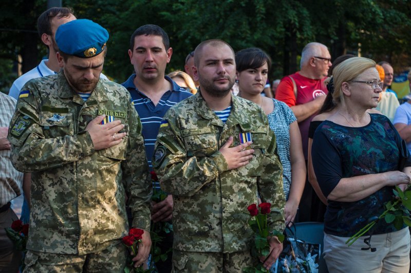 В Днепре на Аллее Памяти почтили погибших героев 1
