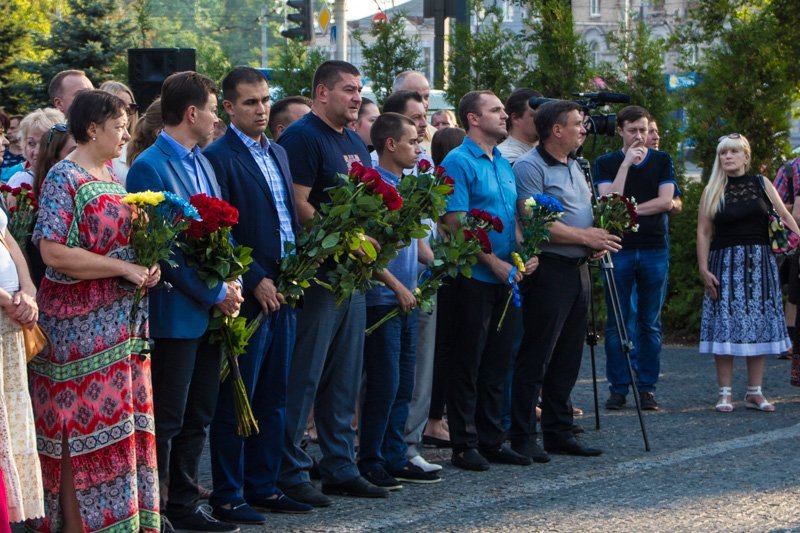 В Днепре на Аллее Памяти почтили погибших героев 4
