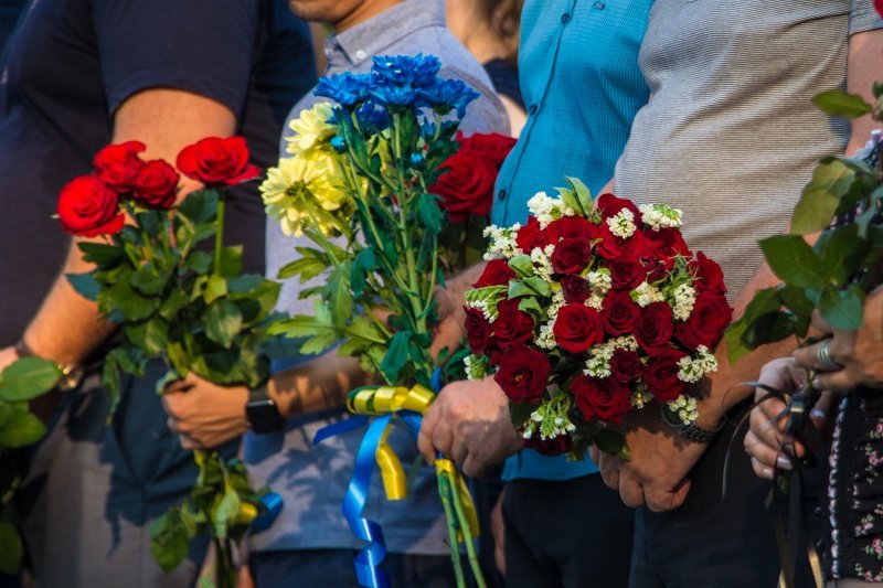 В Днепре на Аллее Памяти почтили погибших героев 5