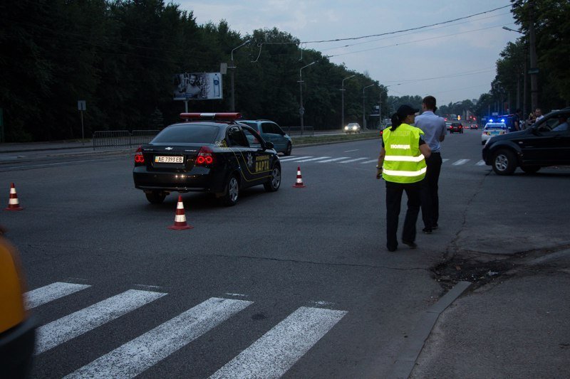 Проклятый перекресток: на Богдана Хмельницкого Chevrolet "Муниципальной Варты" сбил женщину 3