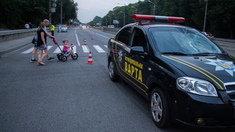 Проклятый перекресток: на Богдана Хмельницкого Chevrolet "Муниципальной Варты" сбил женщину 10