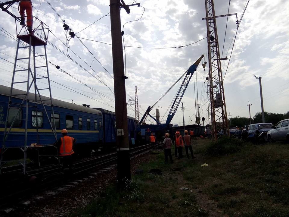 Под Днепром поезд сошел с рельсов 1
