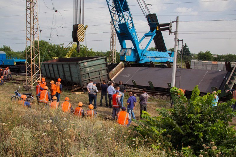 Под Днепром поезд сошел с рельсов 4