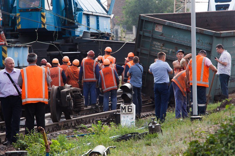 Под Днепром поезд сошел с рельсов 8