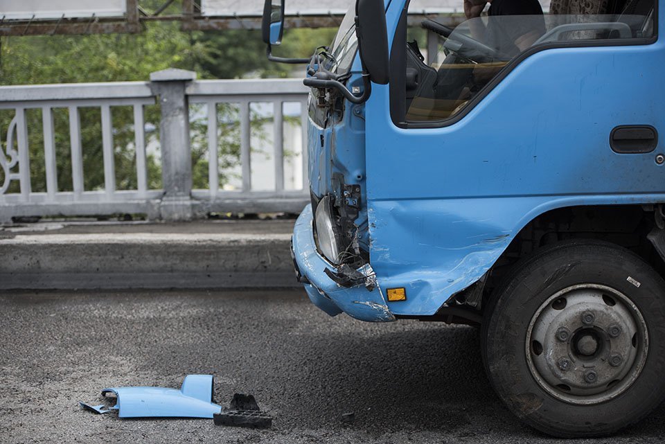 ДТП на Набережной: от удара из автомобиля вылетел двигатель 2