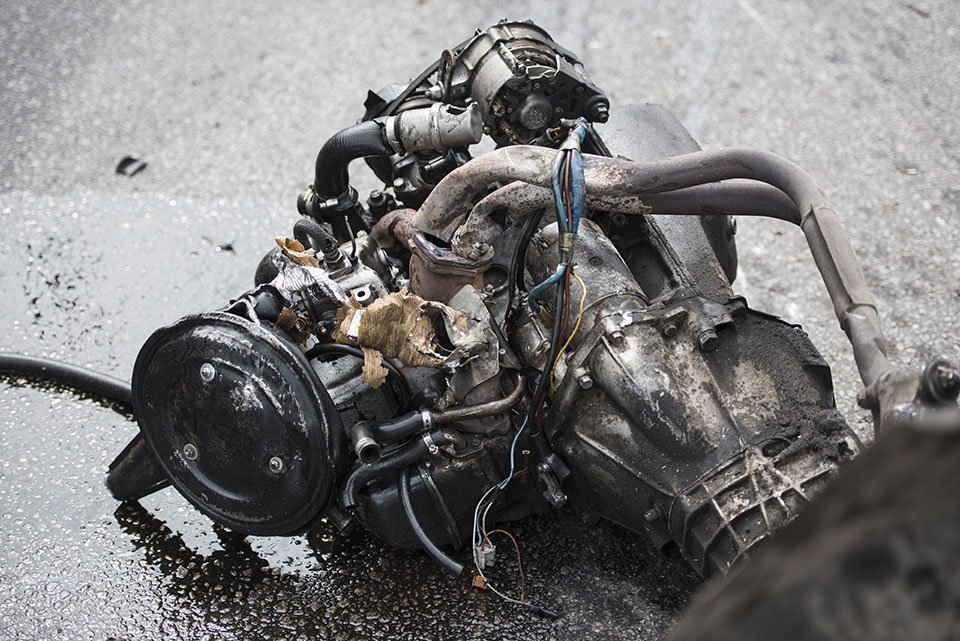 ДТП на Набережной: от удара из автомобиля вылетел двигатель 11