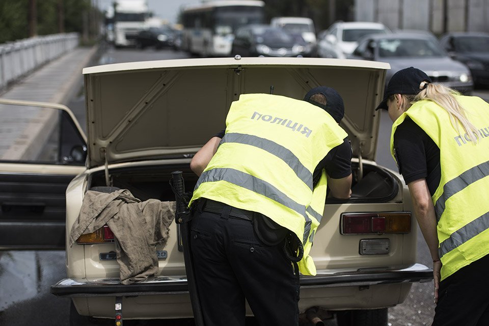 ДТП на Набережной: от удара из автомобиля вылетел двигатель 15