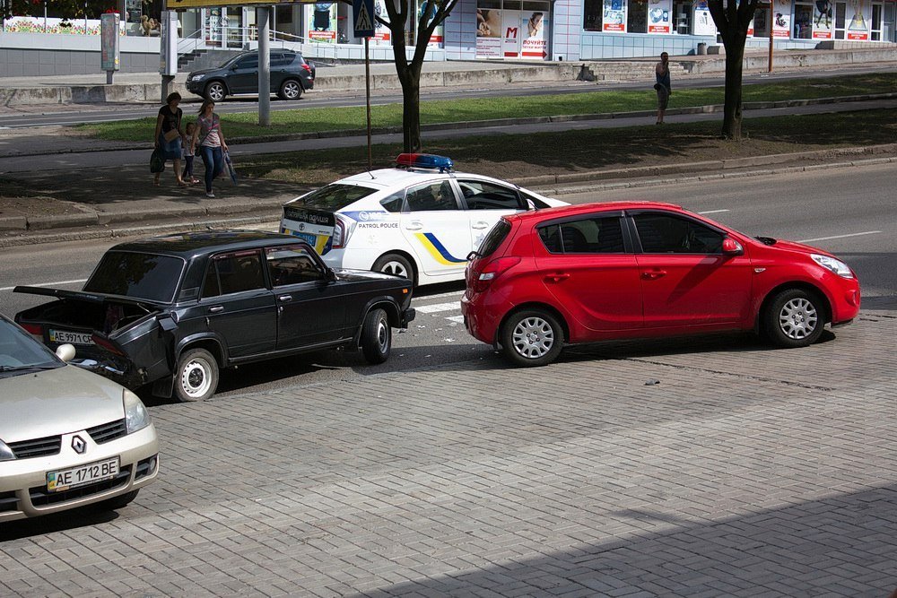ДТП на проспекте Поля: столкнулись ВАЗ и Hyundai Getz 8
