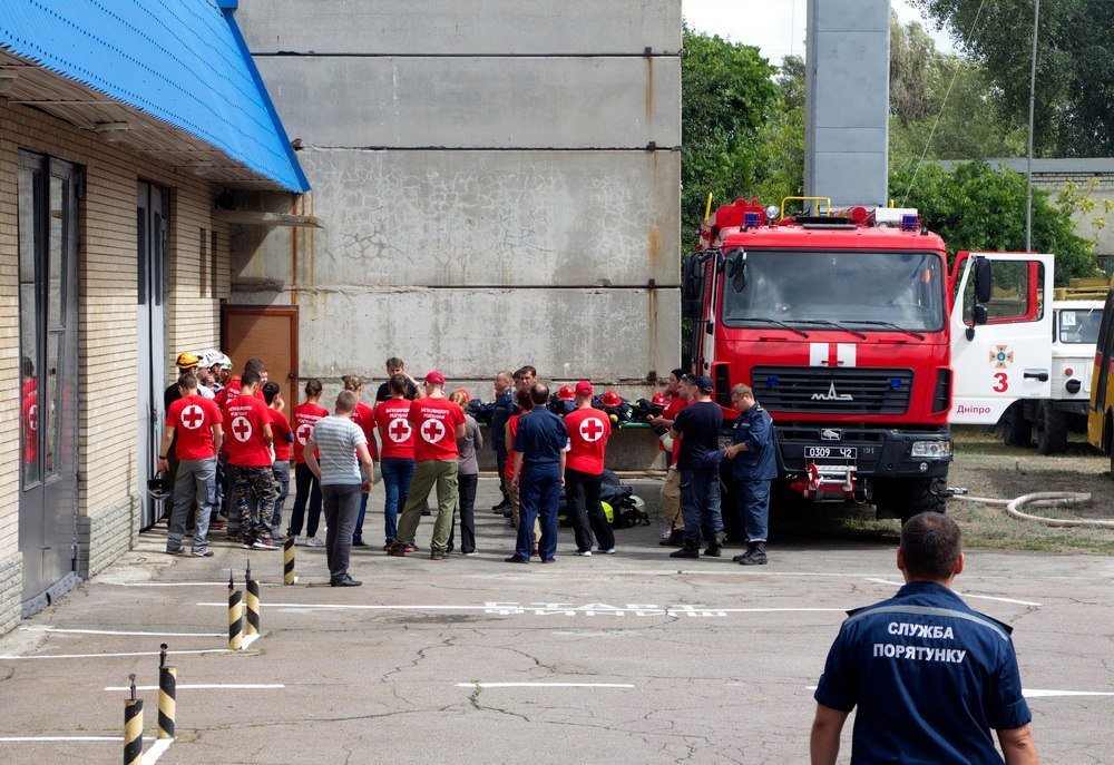 Пожары, землетрясения и ДТП: в Днепре волонтеры учатся спасать людей 2
