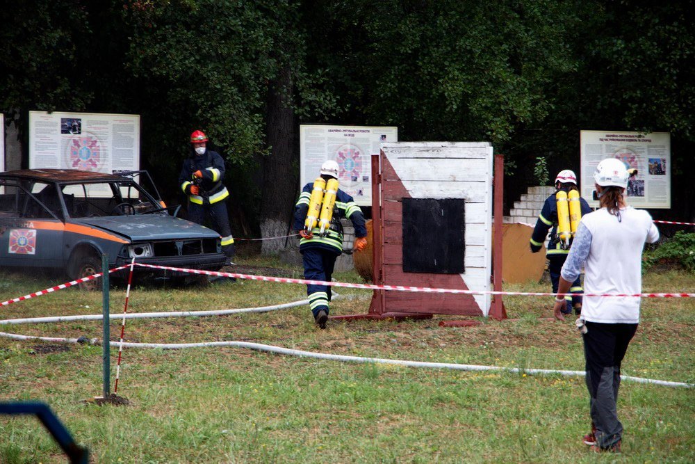 Пожары, землетрясения и ДТП: в Днепре волонтеры учатся спасать людей 5