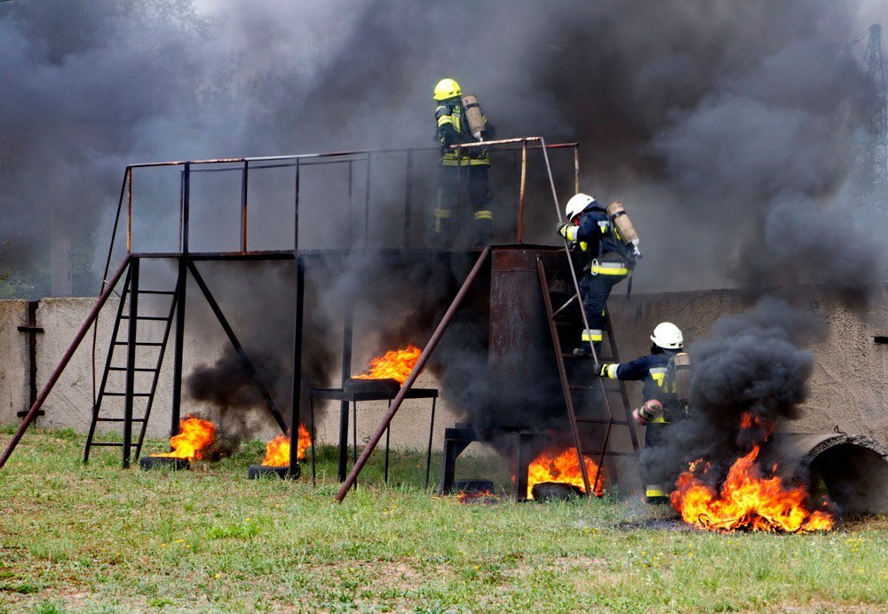 Пожары, землетрясения и ДТП: в Днепре волонтеры учатся спасать людей 6