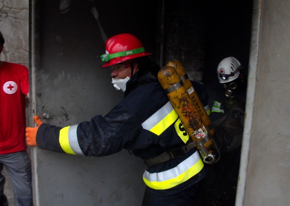 Пожары, землетрясения и ДТП: в Днепре волонтеры учатся спасать людей 7