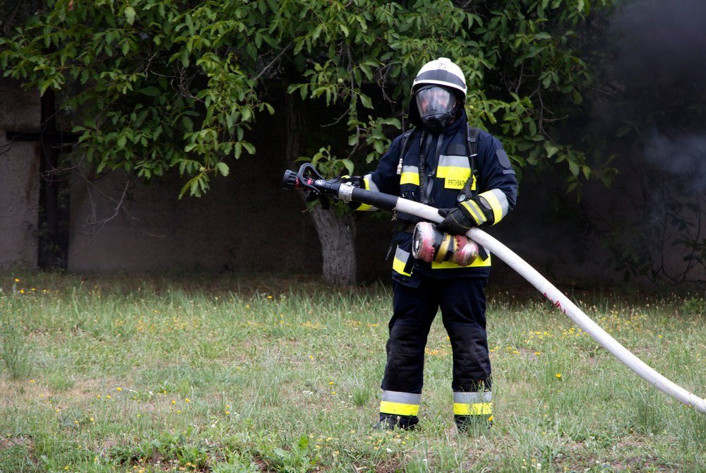 Пожары, землетрясения и ДТП: в Днепре волонтеры учатся спасать людей 9