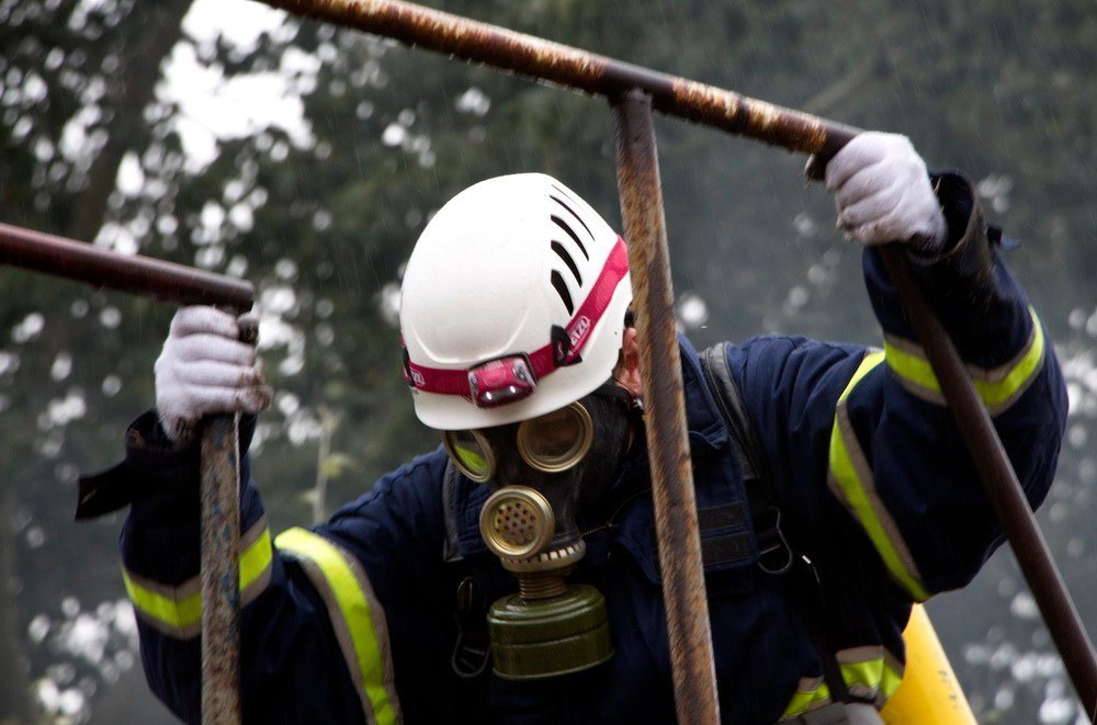 Пожары, землетрясения и ДТП: в Днепре волонтеры учатся спасать людей 11