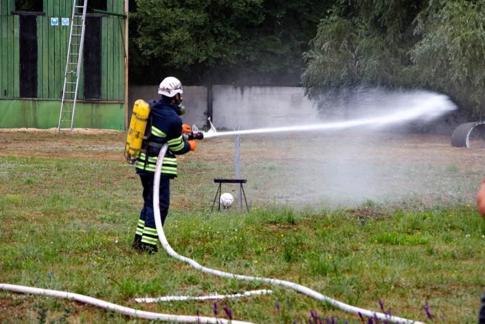Пожары, землетрясения и ДТП: в Днепре волонтеры учатся спасать людей 12