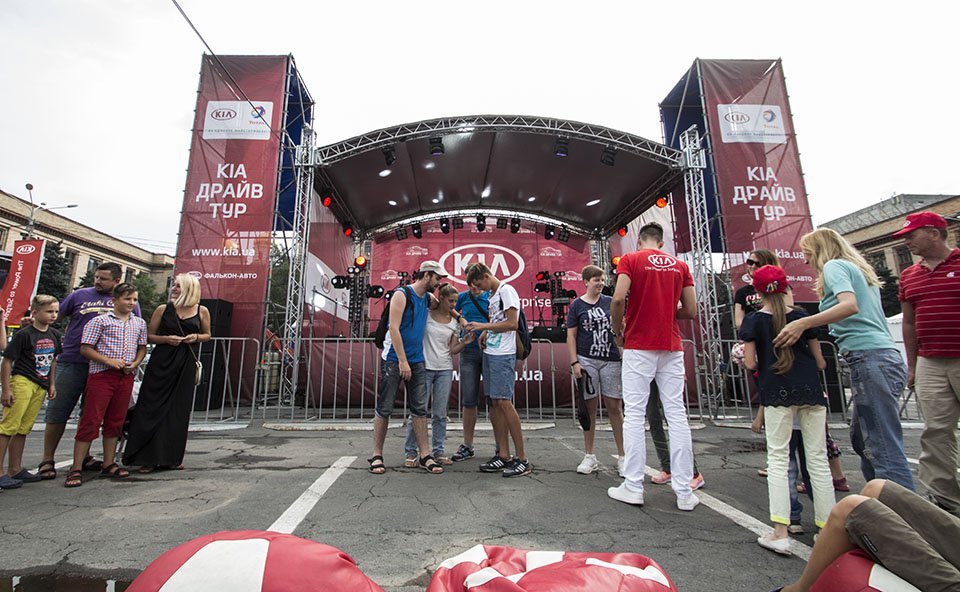 В центре Днепра проходит бесплатный тест-драйв 10