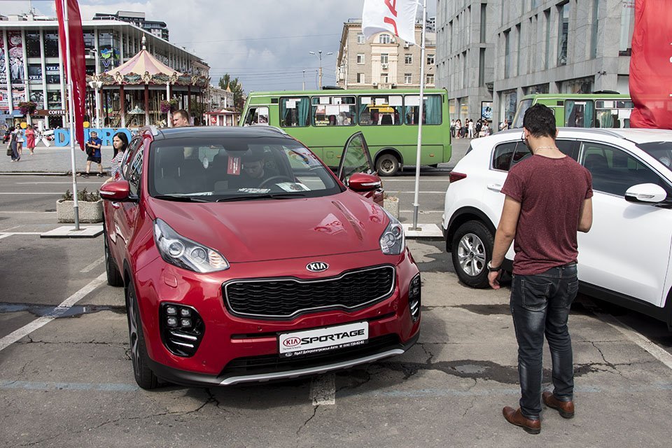 В центре Днепра проходит бесплатный тест-драйв 11