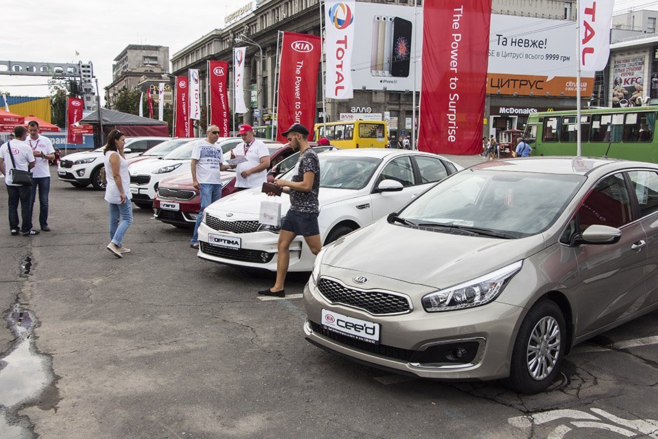 В центре Днепра проходит бесплатный тест-драйв 14