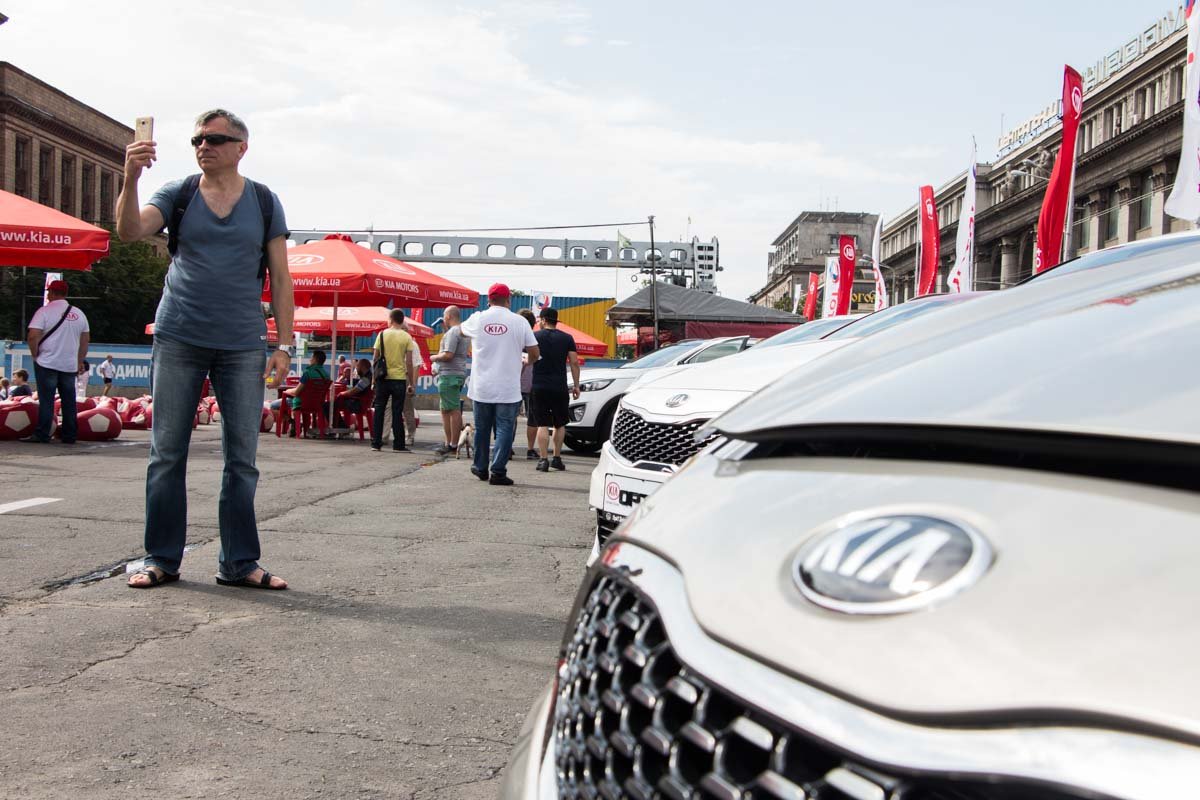 В Днепре прошел концерт «O.Torvald» и тест-драйв от Kia: ищите себя на фото 3