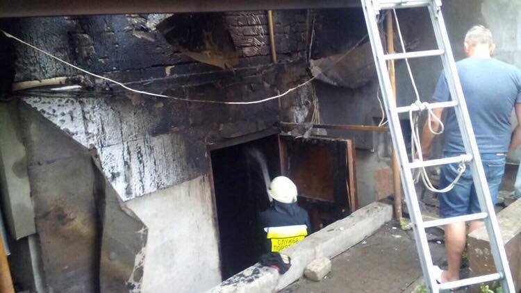 Пожар на Канатной: в Днепре в жилом доме загорелся подвал 1