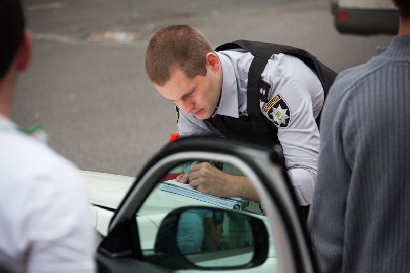 Стрельба на Сечевых Стрельцов возле церкви: наркоман "танцевал" на Infiniti, в которой были женщина и маленький ребенок 2