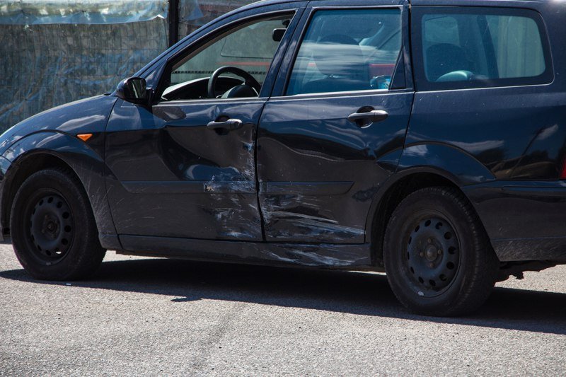 На Сухомлинского столкнулись Ford и Mitsubishi: подробности ДТП 3