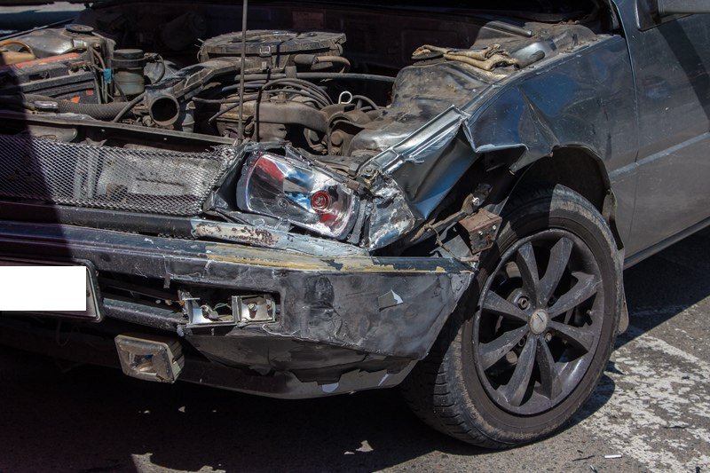 На Сухомлинского столкнулись Ford и Mitsubishi: подробности ДТП 4