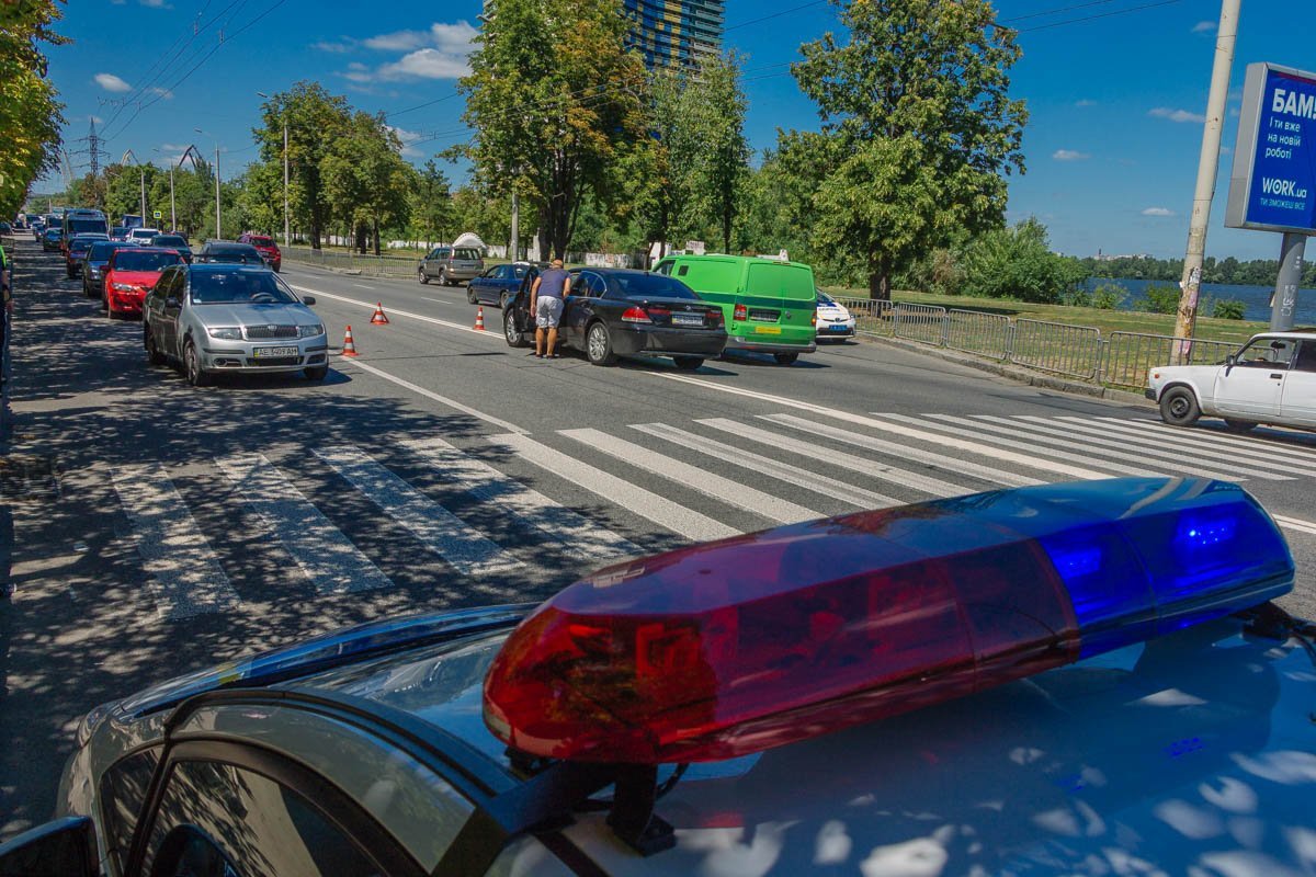 На Набережной возле Паруса BMW сбил 13-летнюю девочку 4