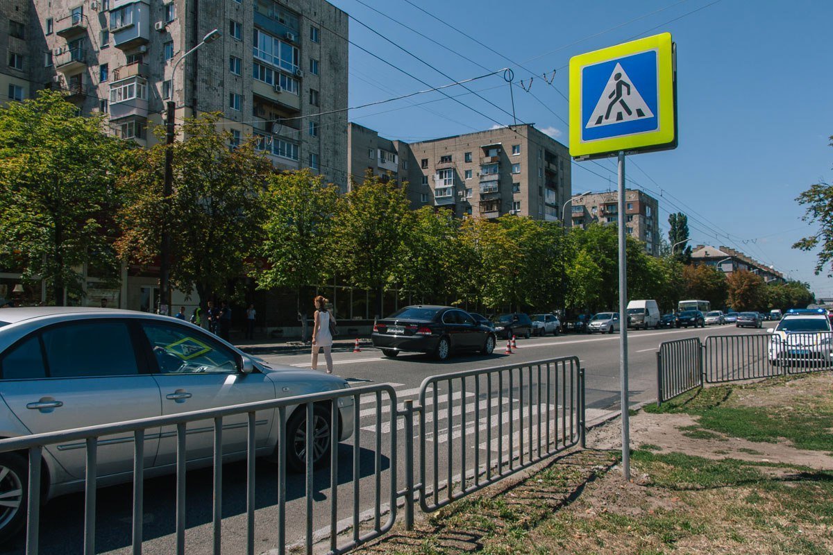 На Набережной возле Паруса BMW сбил 13-летнюю девочку 6