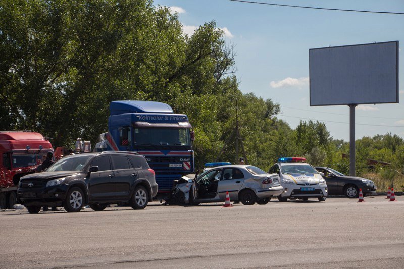 Тройное ДТП возле Metro: виновный скрылся с места аварии 7
