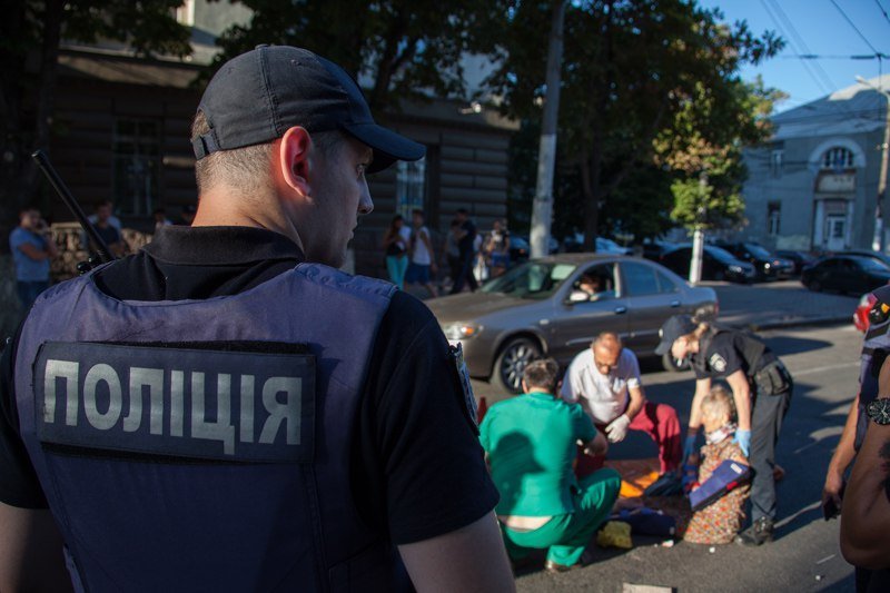 ДТП на проспекте Яворницкого: Skoda сбила пожилую женщину 5