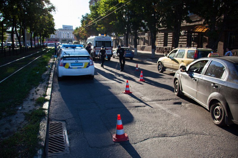 ДТП на проспекте Яворницкого: Skoda сбила пожилую женщину 6