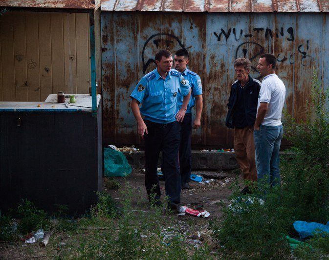 На Софьи Ковалевской возле общежития нашли труп мужчины 2