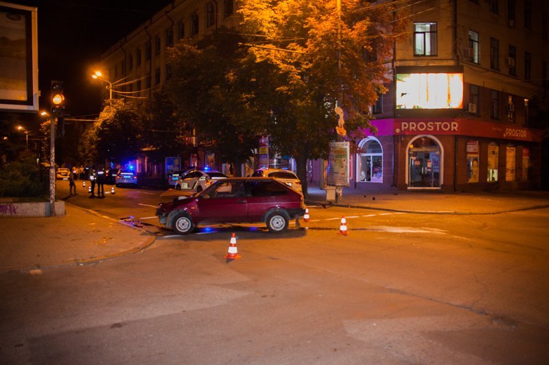 ДТП на Яворницкого: от удара Honda занесло в столб 2