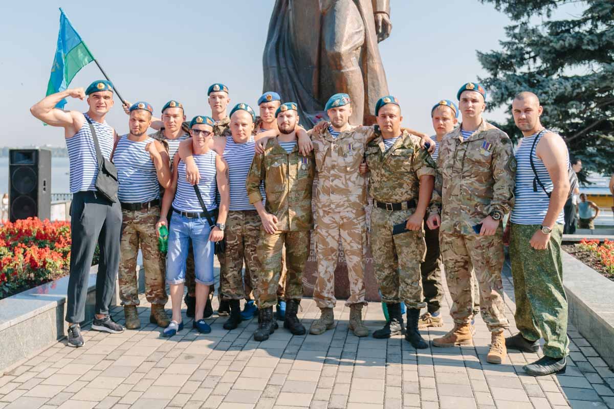 День ВДВ в Днепре: десантники начали отмечать на набережной у памятника Маргелову 1