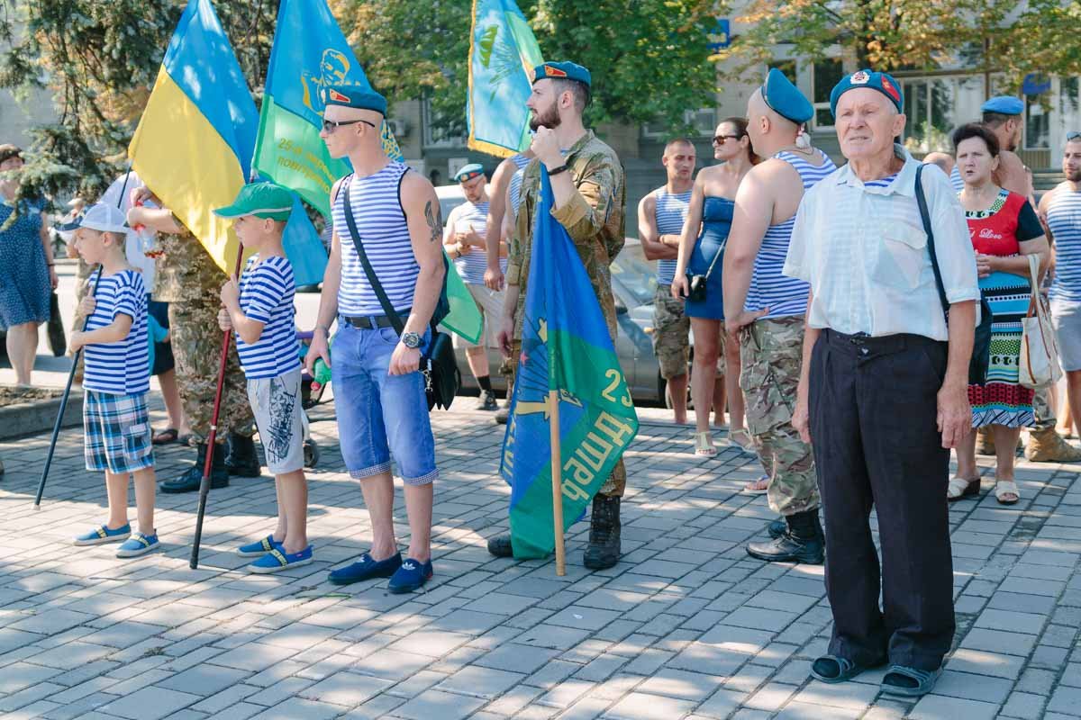 День ВДВ в Днепре: десантники начали отмечать на набережной у памятника Маргелову 3