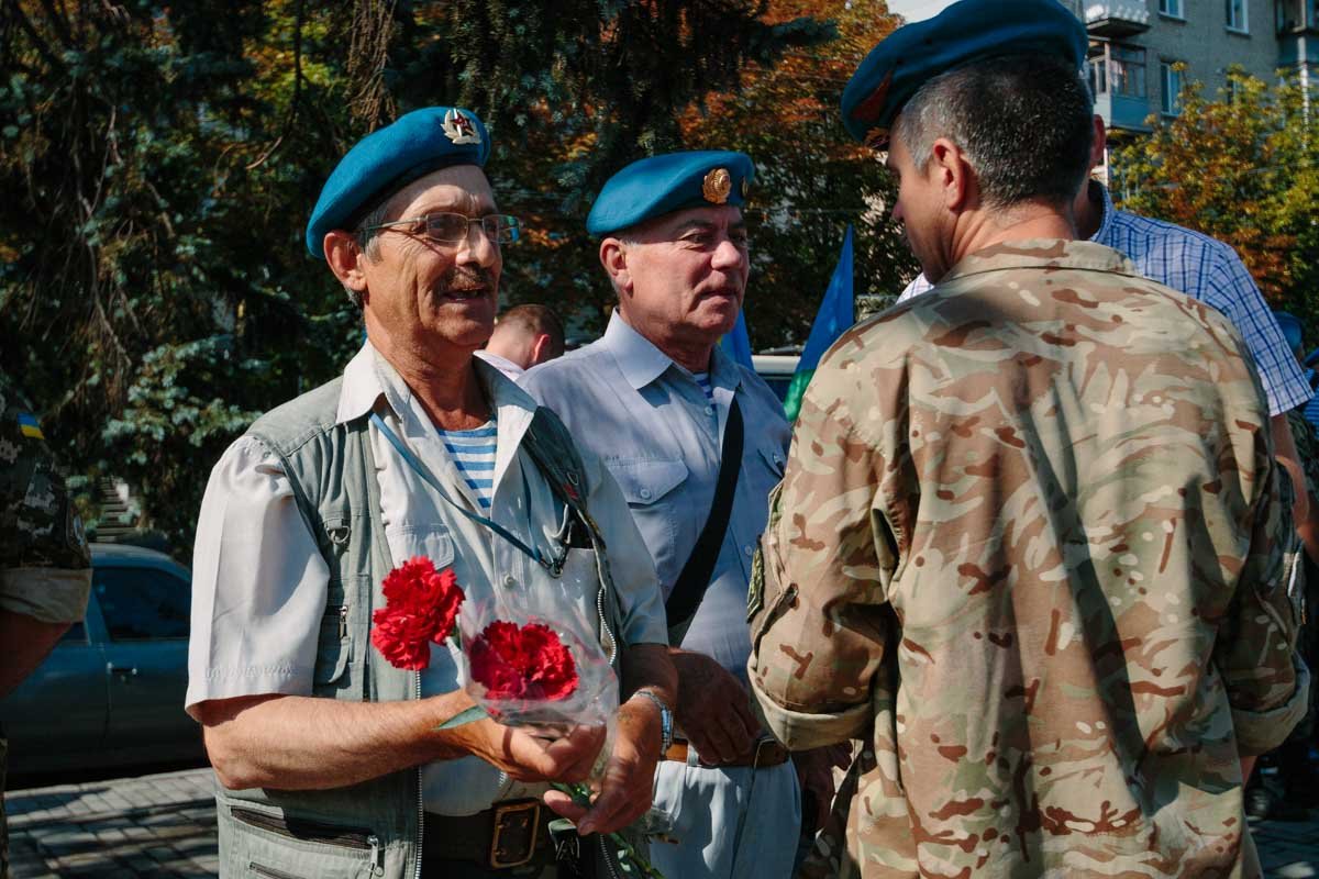 День ВДВ в Днепре: десантники начали отмечать на набережной у памятника Маргелову 4