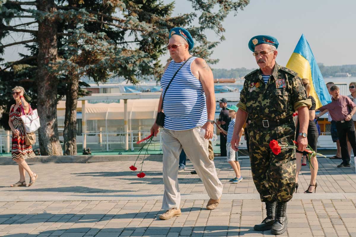 День ВДВ в Днепре: десантники начали отмечать на набережной у памятника Маргелову 5
