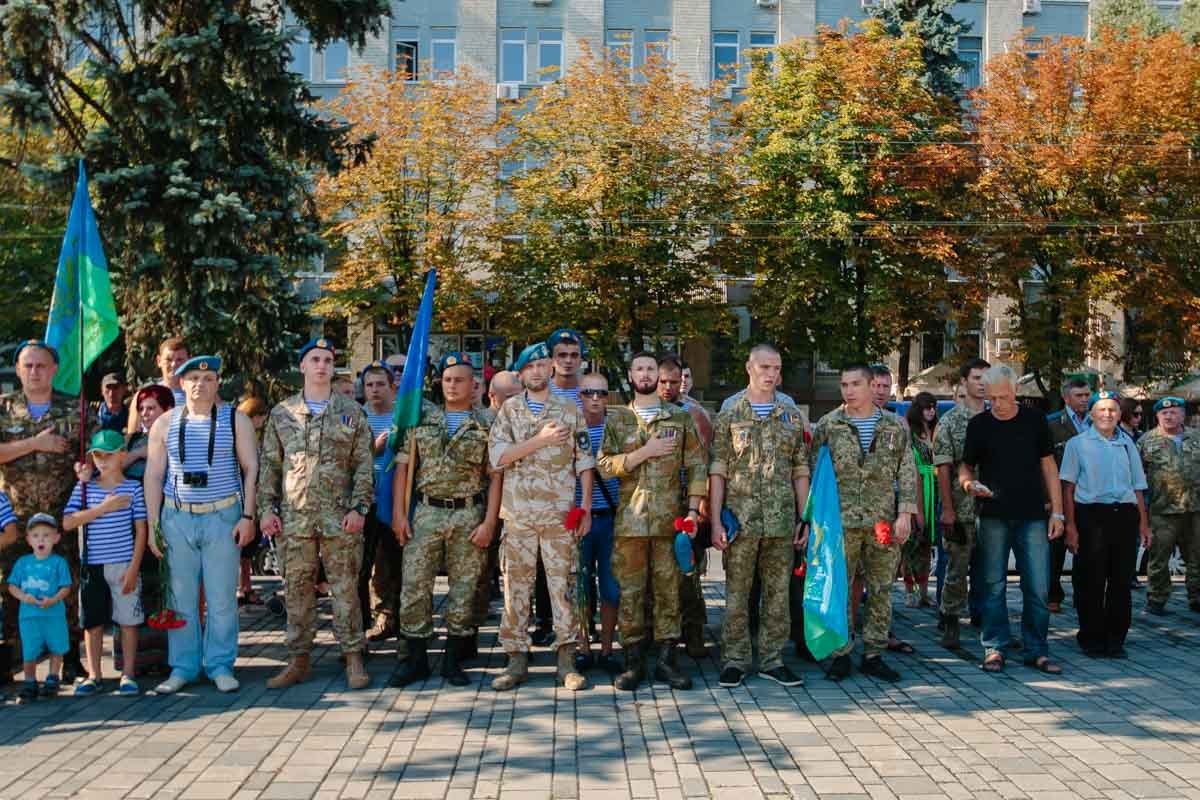 День ВДВ в Днепре: десантники начали отмечать на набережной у памятника Маргелову 7