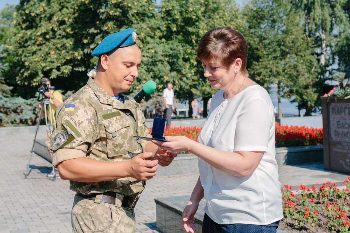 День ВДВ в Днепре: десантники начали отмечать на набережной у памятника Маргелову 10