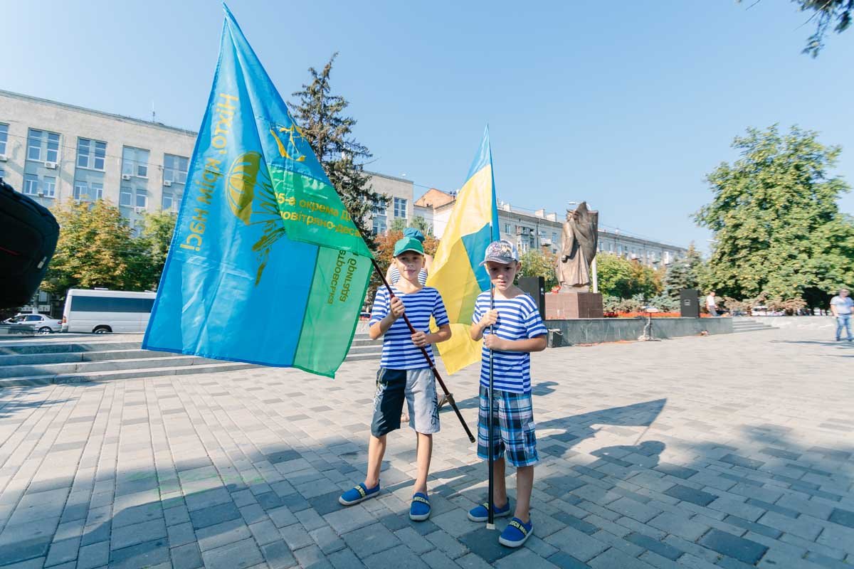 День ВДВ в Днепре: десантники начали отмечать на набережной у памятника Маргелову 12