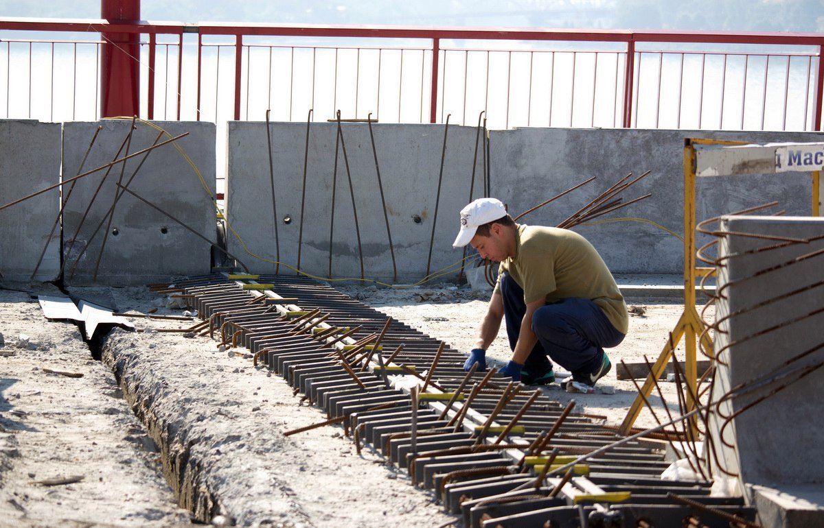 Работа кипит: как проходит ремонт Нового моста в Днепре 8