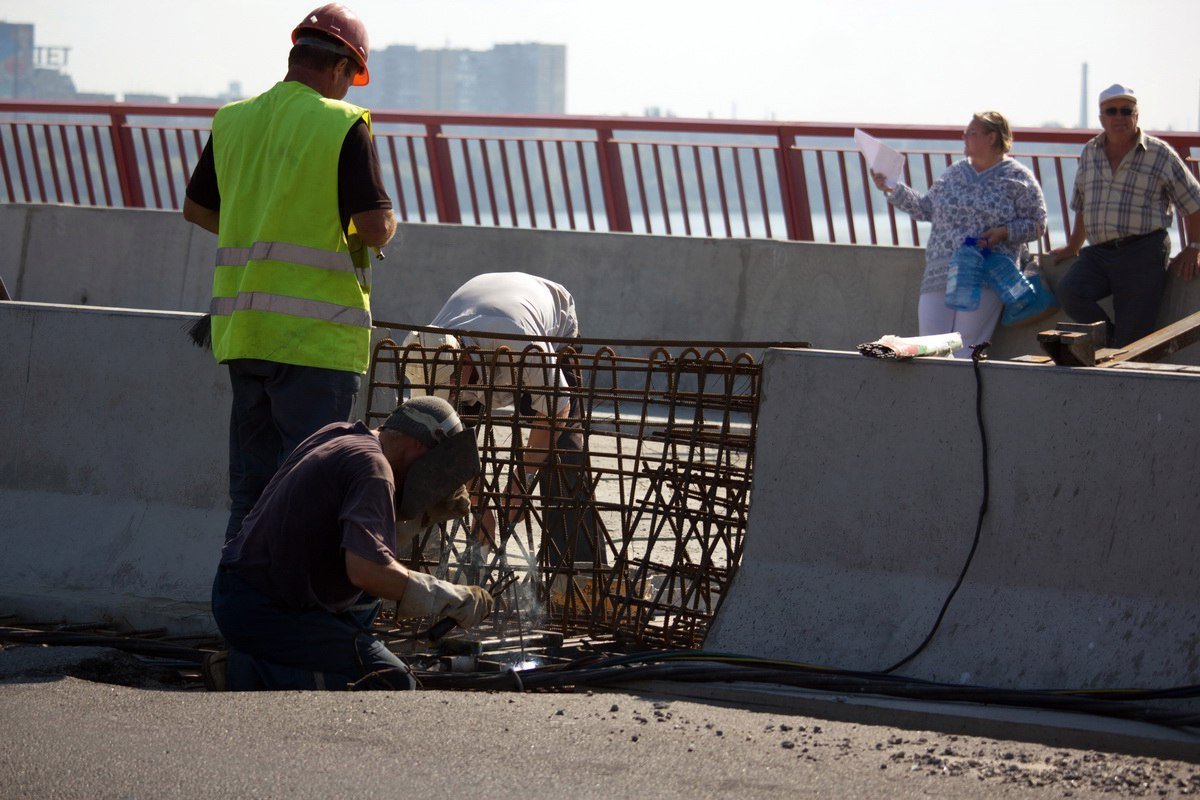 Работа кипит: как проходит ремонт Нового моста в Днепре 11