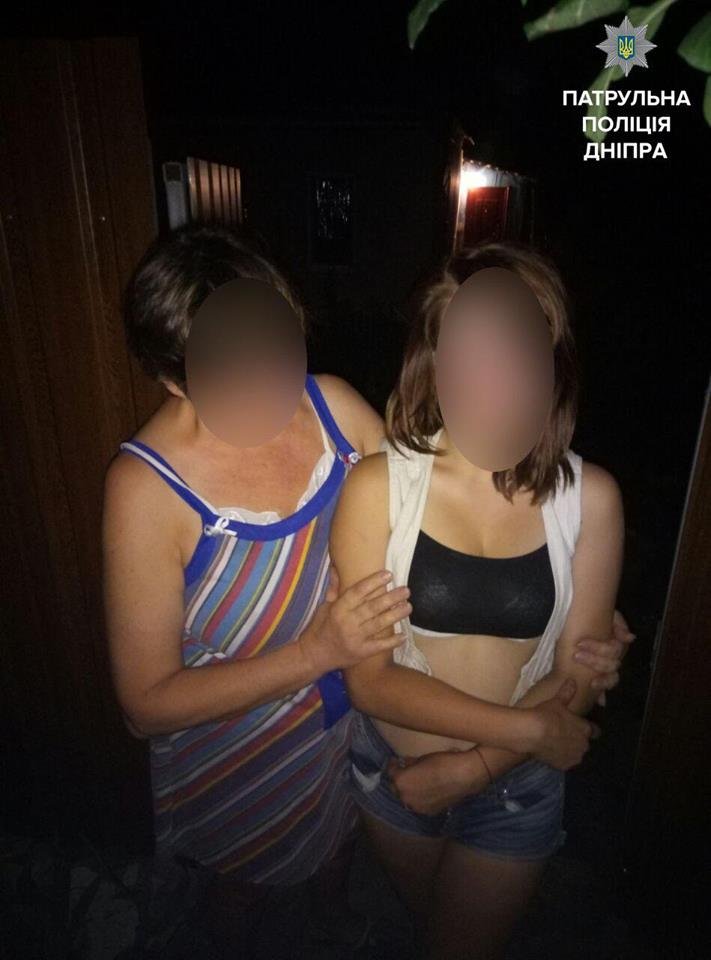 Ночью патрульные нашли 16-летнюю девушку, которая босиком ушла из дома 1