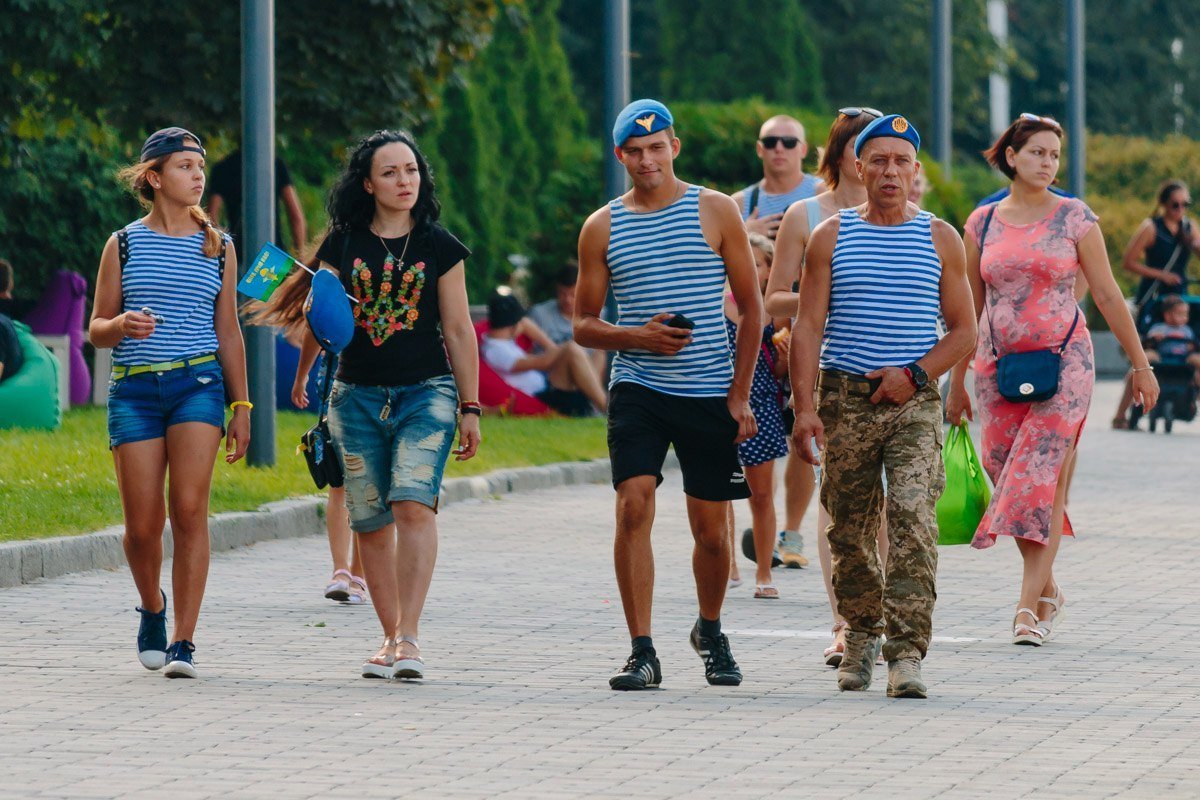 Информатор вышел «на охоту» в Днепре: ищите себя на фотографиях 10