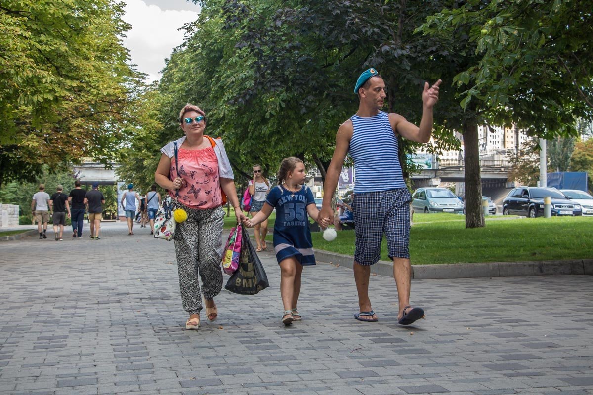 Информатор вышел «на охоту» в Днепре: ищите себя на фотографиях 17