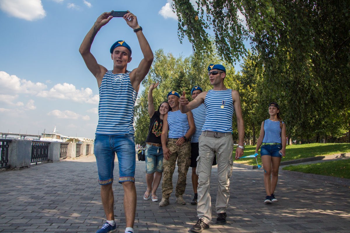 Информатор вышел «на охоту» в Днепре: ищите себя на фотографиях 25