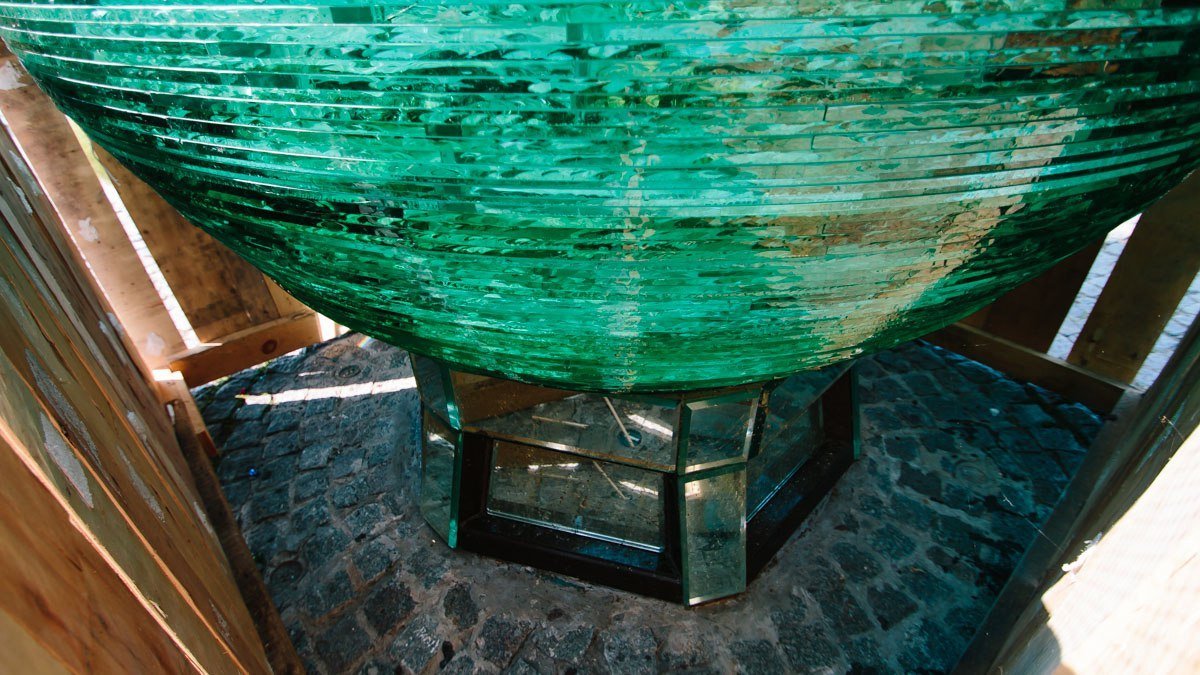 Опасно для жизни: шар желаний на Набережной Днепра закрыли на реконструкцию 3