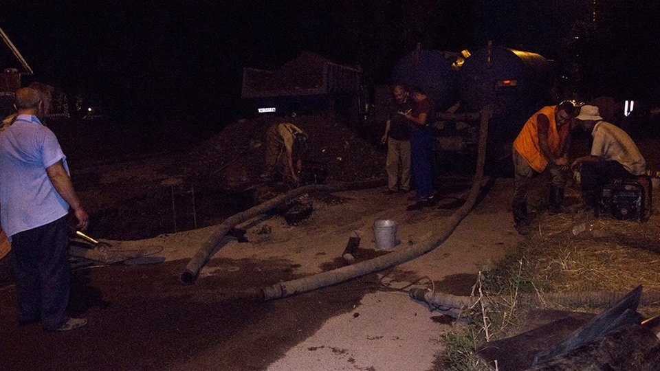 Получи ответ: почему на улице Савченко из люка бьет фонтан 3